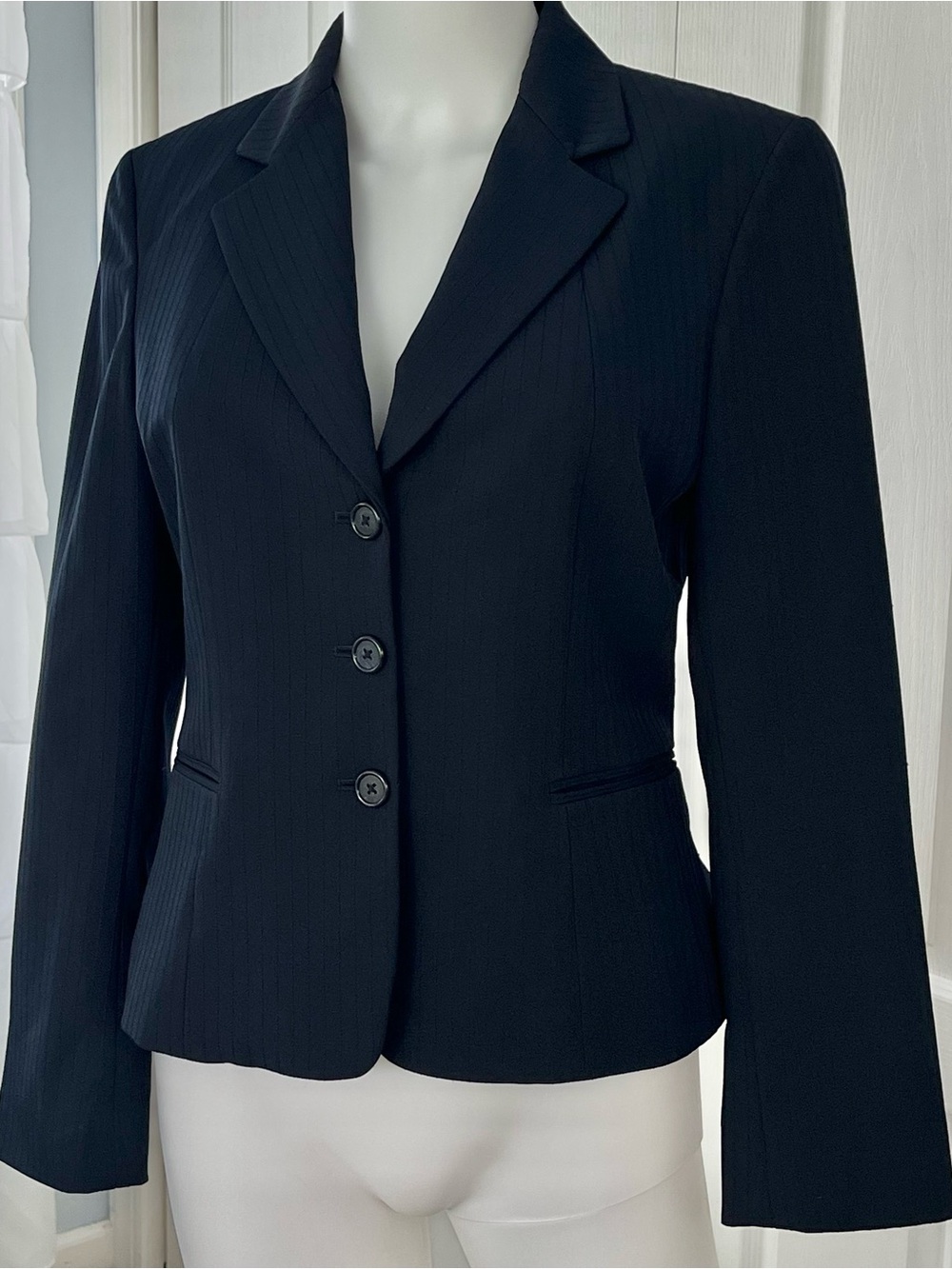 TAHARI Women’s 3-Button Navy Dark Pinstripe Pattern Blazer Size 6